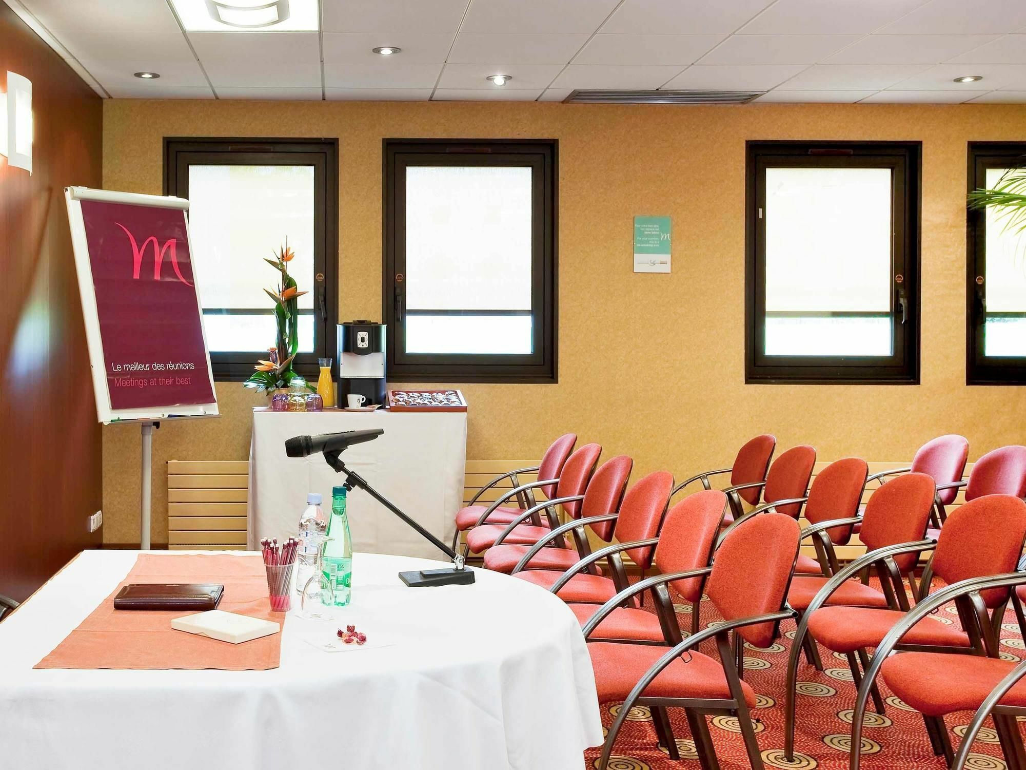 Mercure Pau Palais Des Sports מראה חיצוני תמונה