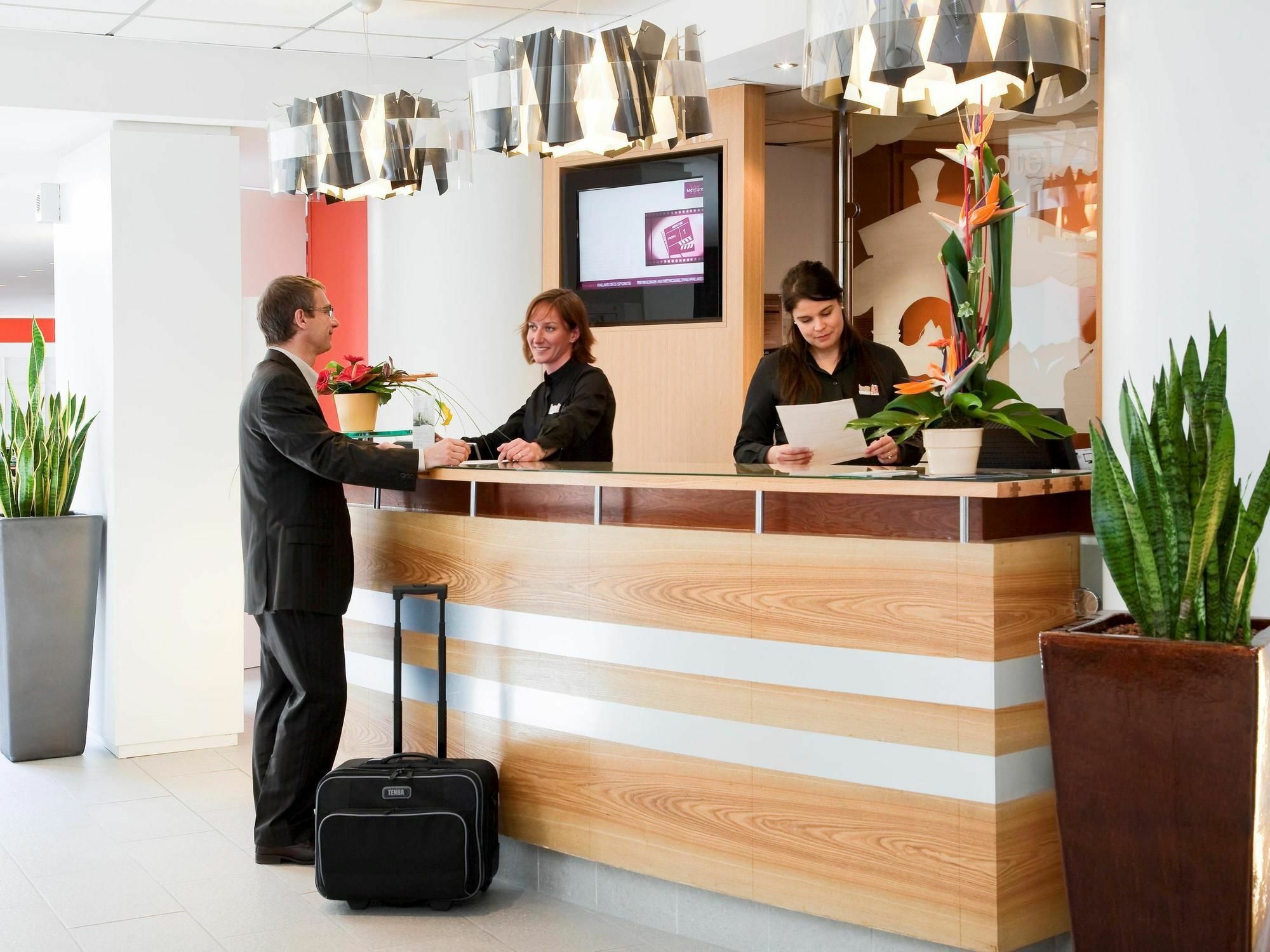 Mercure Pau Palais Des Sports מראה חיצוני תמונה